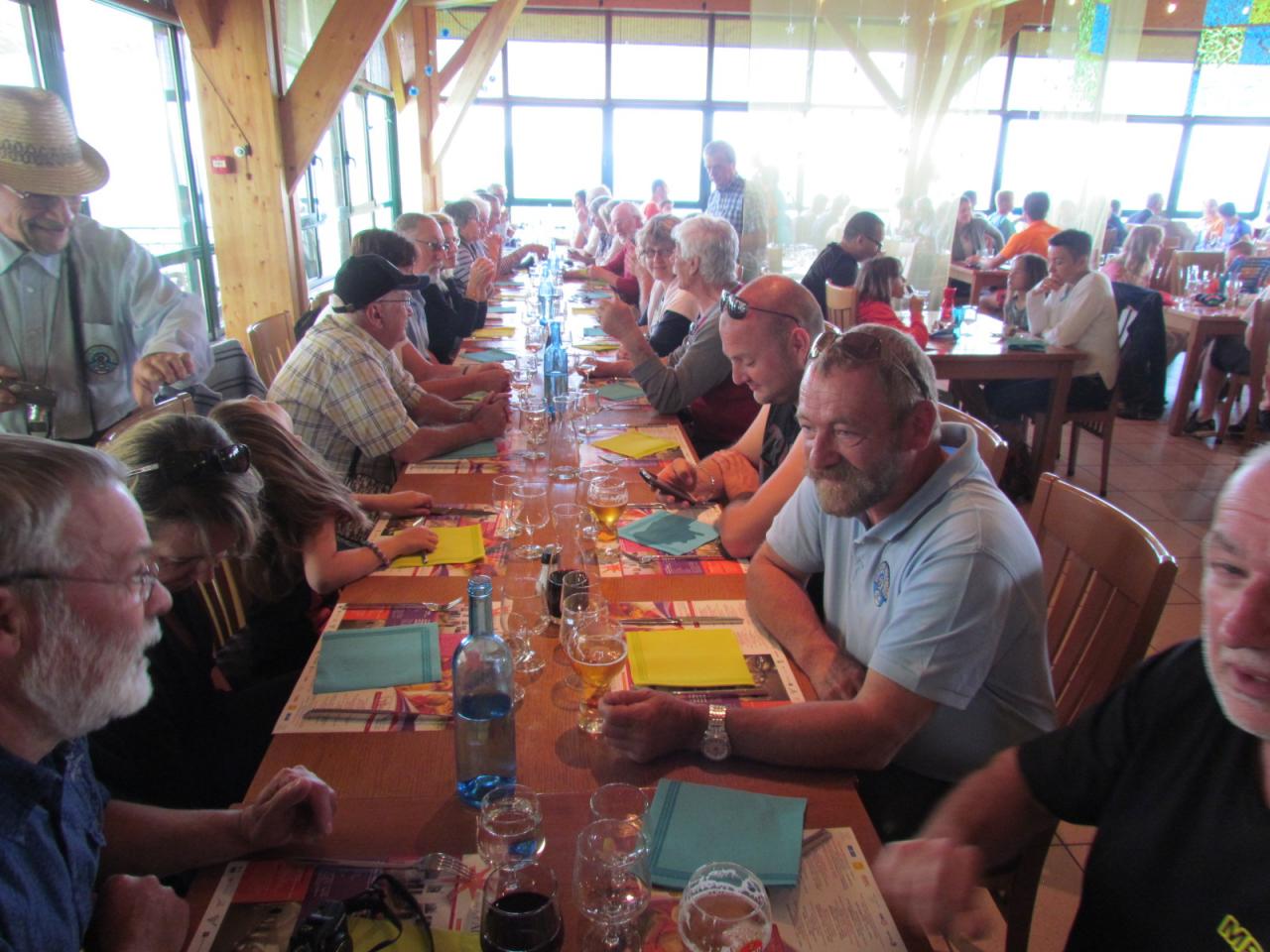 Repas de midi dimanche 1er juin à Moirans en Montagne 