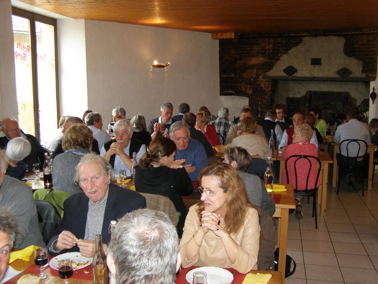 Après l'apéro, le repas bien entendu, il est environ 13h