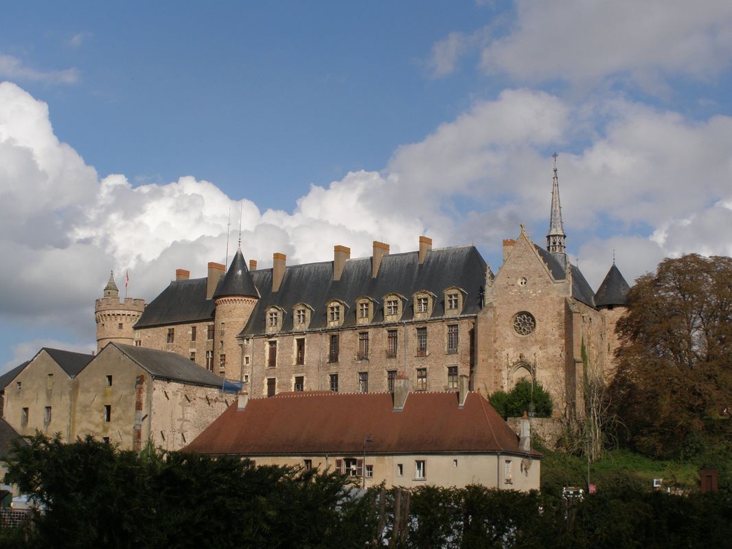Vue du château de Lapalisse