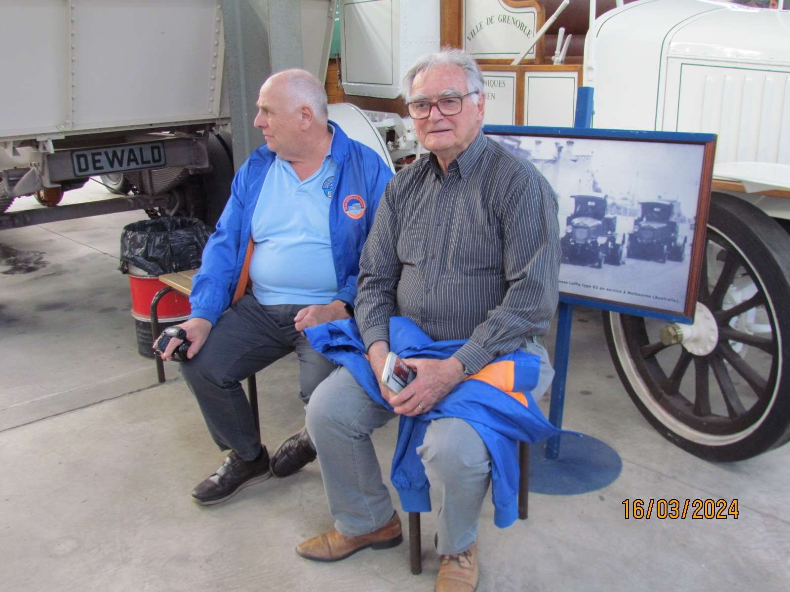 Tiens ils ont récupéré leurs chaises de l atelier